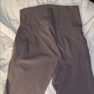 Lululemon women’s size 6 taupe leggings